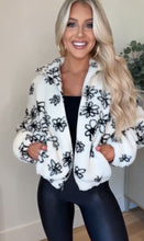 Load and play video in Gallery viewer, Vail Daisy Sherpa Jacket
